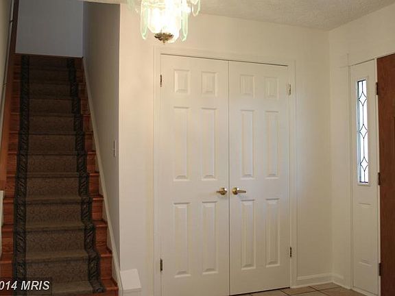 4th image of 914 Clymer Ct