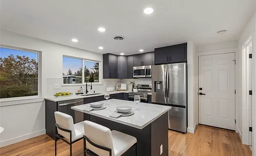 16812 NE 6th Pl Photo 1