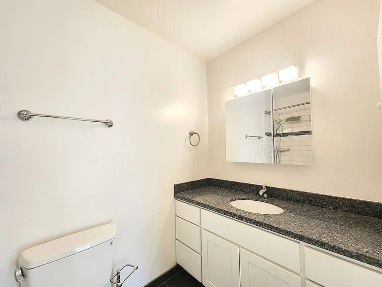 902 Peninsula Ave #405 — Photo 25