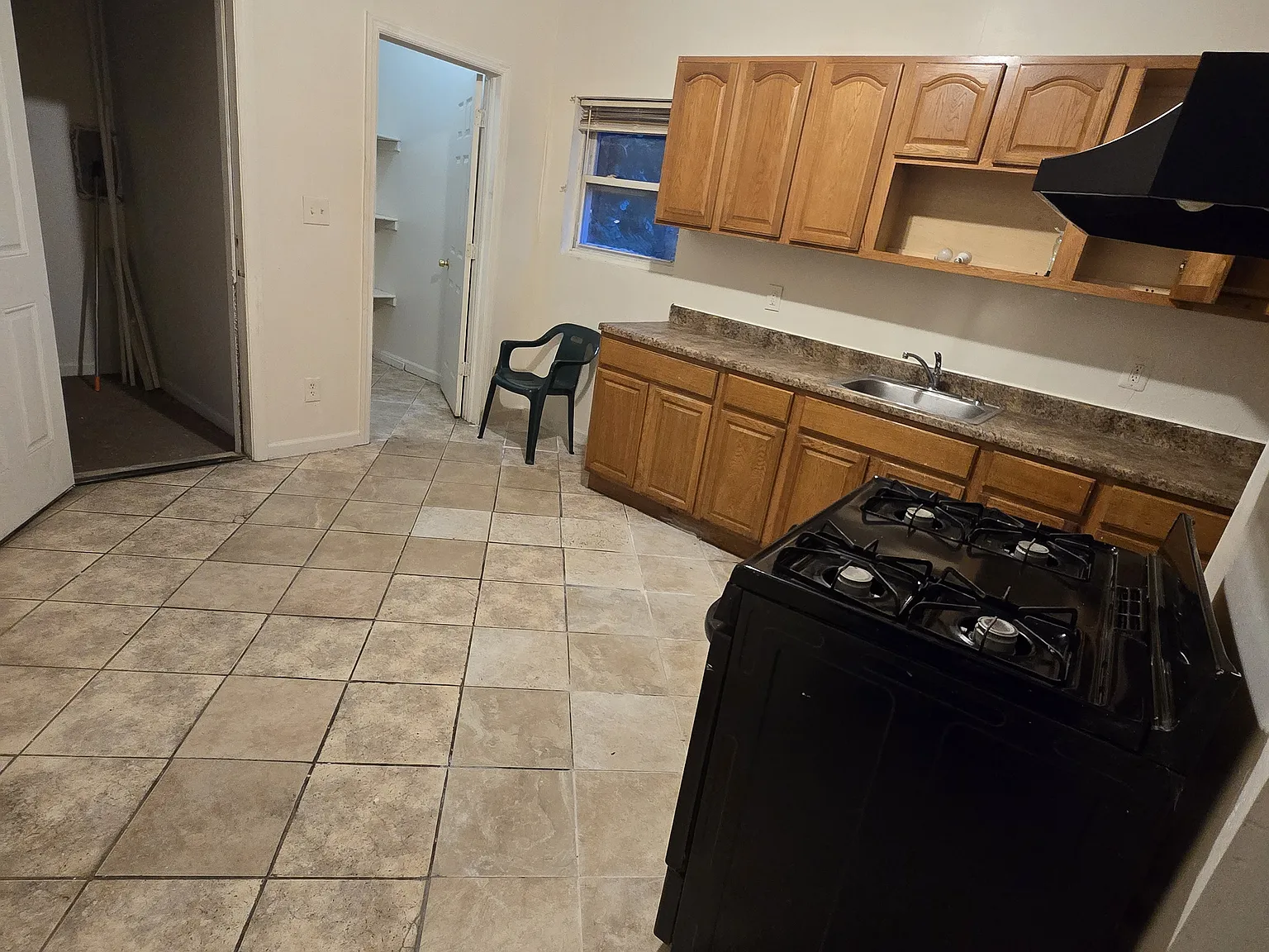 3 bed, 1000 sqft, $2,600 — Photo 2
