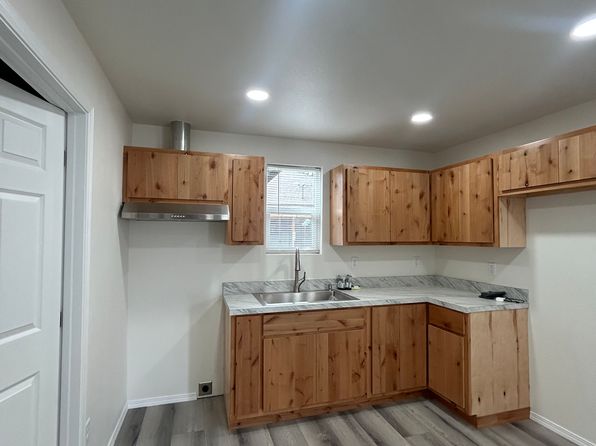 105 S 6th St #1/2