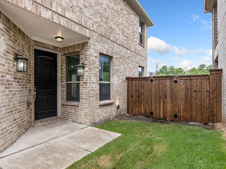 3012 Galveston St — Photo 3