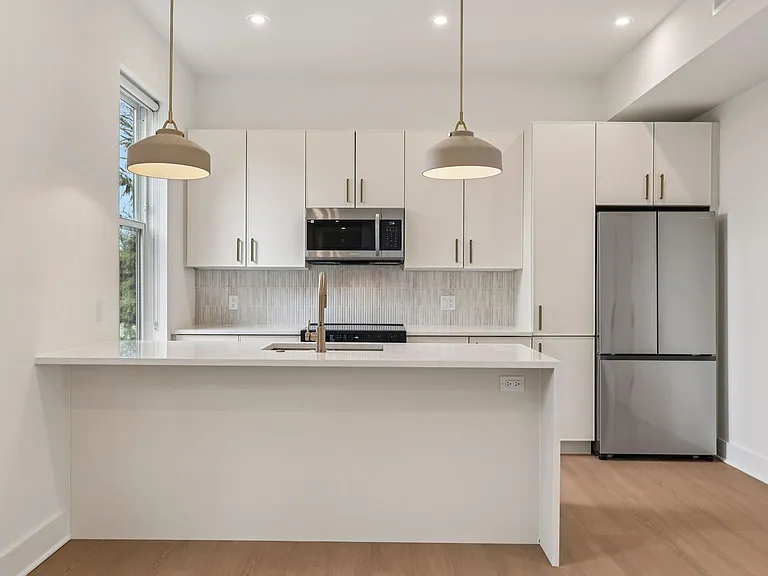 20 West — Photo 295