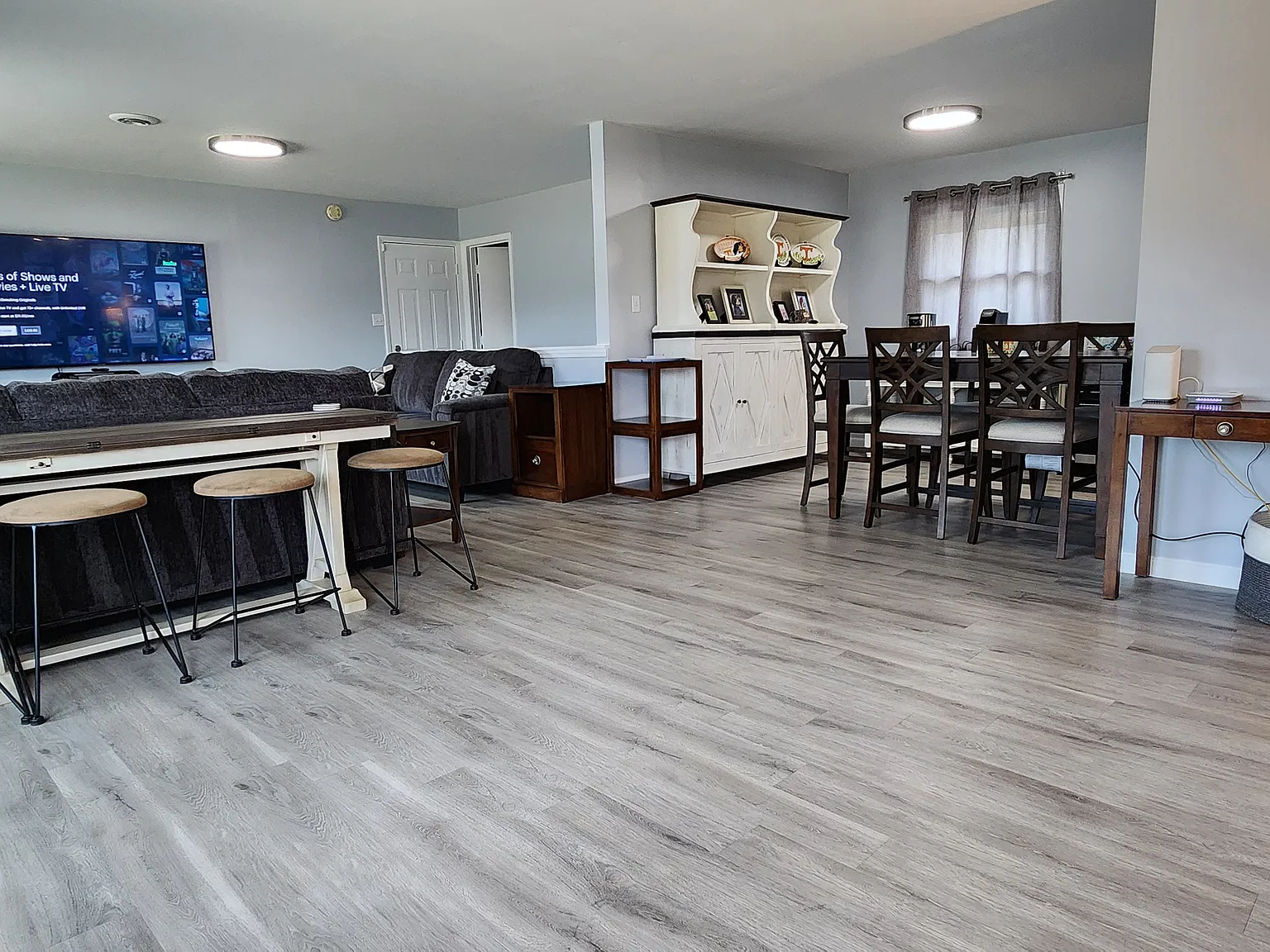 4 bed, 2.5 bath, 2204 sqft, $4,500 — Photo 2