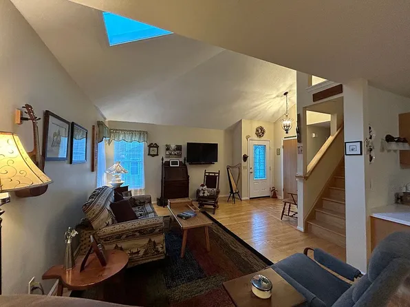 65 Old Mill Ln, Queensbury, NY 12804