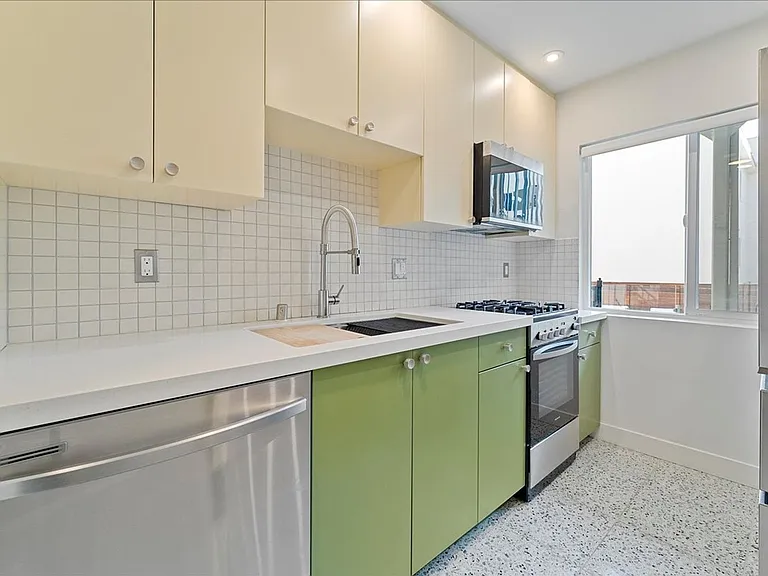 6615 Franklin Ave. — Photo 2
