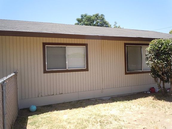 3rd image of 3321 E Illinois Ave