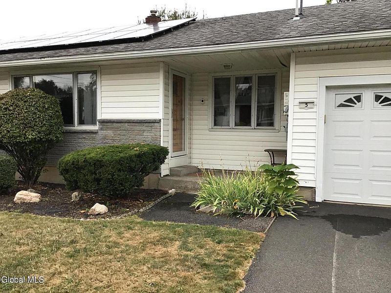 2nd image of 5 Crestwood Avenue