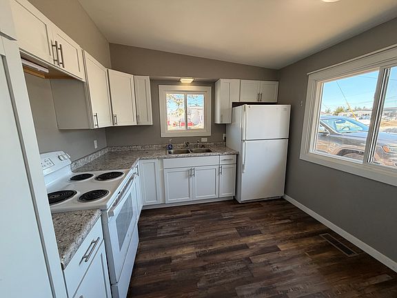 2nd image of 303 Skybolt St