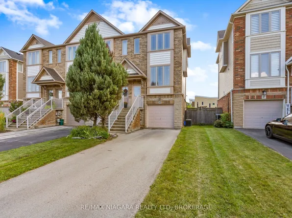 15 Hemlock Way, Grimsby, ON L3M 0A7