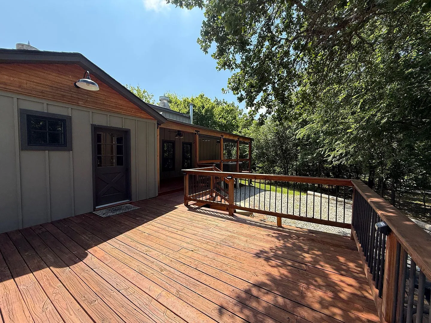 Uniquely charming lake house 2bd 2ba — Photo 2