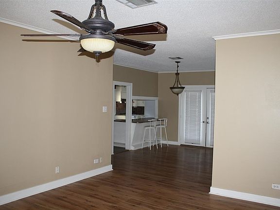 4th image of 106 Vernon St