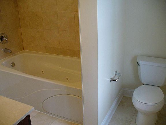 5th image of 3829 N Southport Ave #2MT