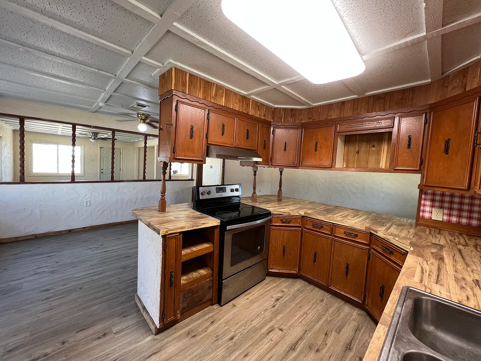 3 bed, 1976 sqft, $1,395 — Photo 4