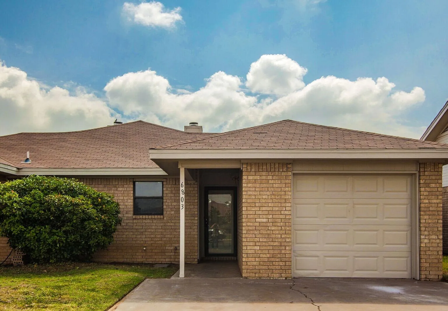 2 bed, 1.5 bath, 1029 sqft, $1,295 — Photo 1