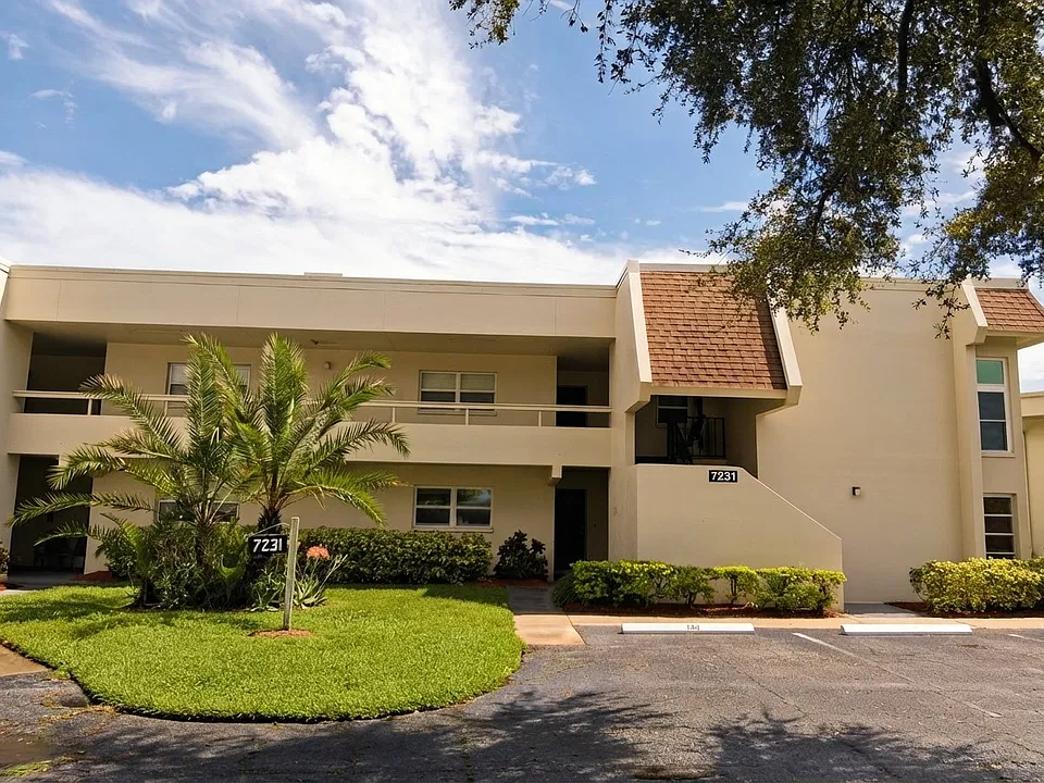 7231 W Country Club Dr N #130