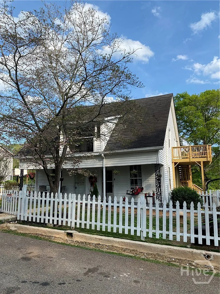 2 bed, 2.0 bath, 1600 sqft, $1,950 — Photo 1