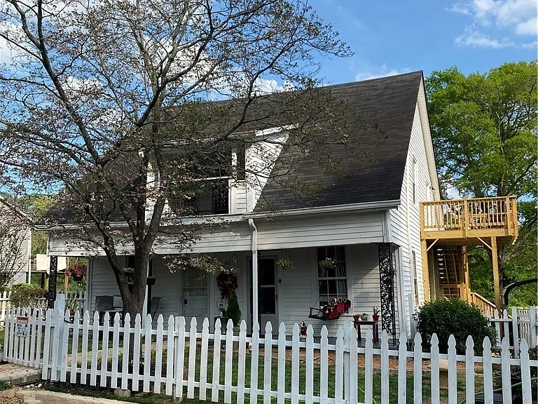 147 White Cir — Photo 1