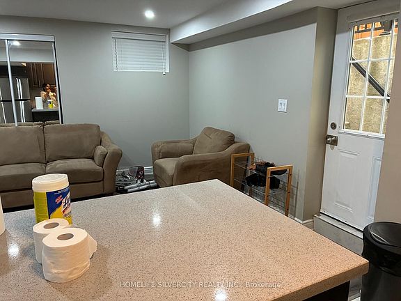 5th image of 36 Fallview Cir