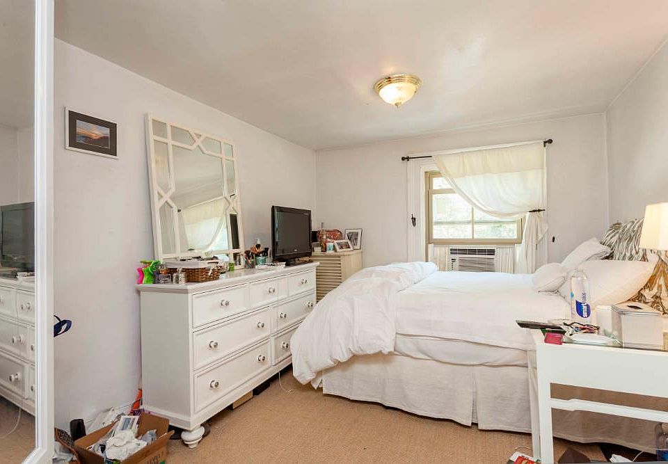 1st image of 64 Bank St APT 6