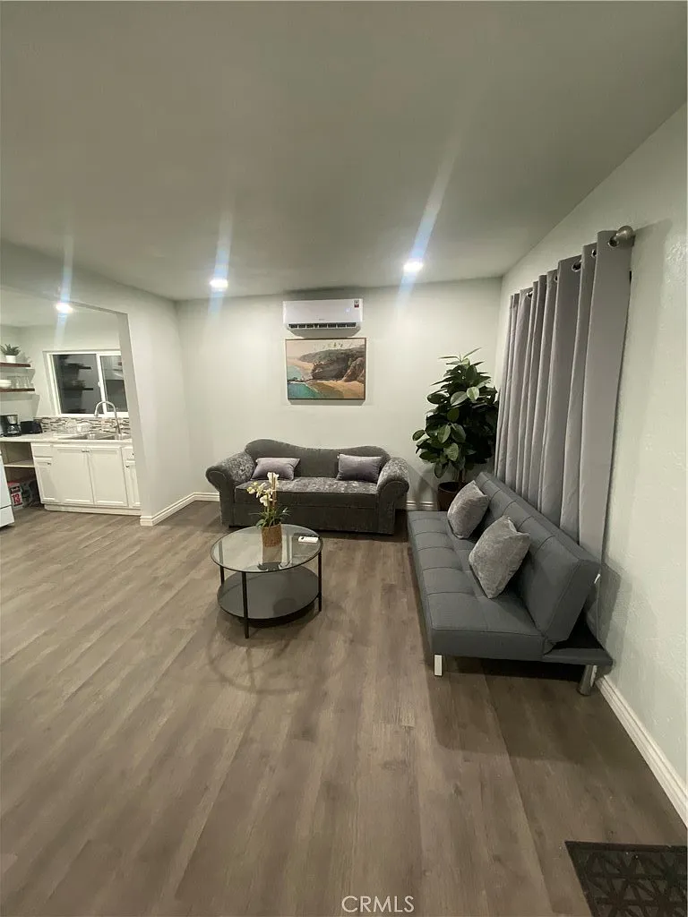 Studio, 370 sqft, $1,850 — Photo 3