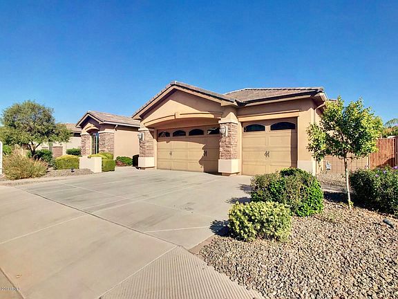 2nd image of 1384 E Grand Canyon Dr