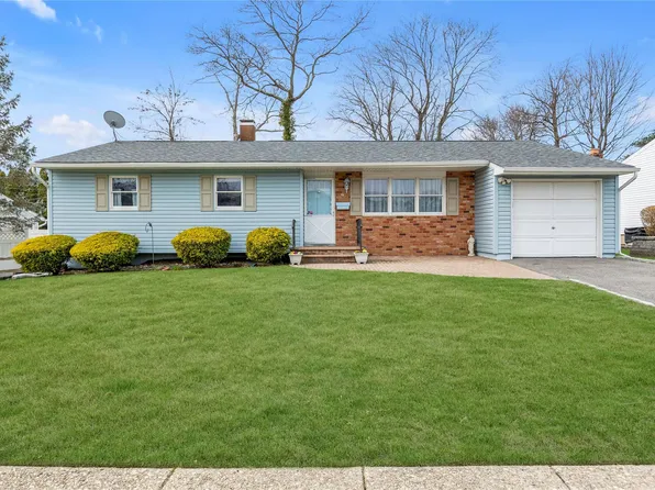 46 West Drive, Kings Park, NY 11754