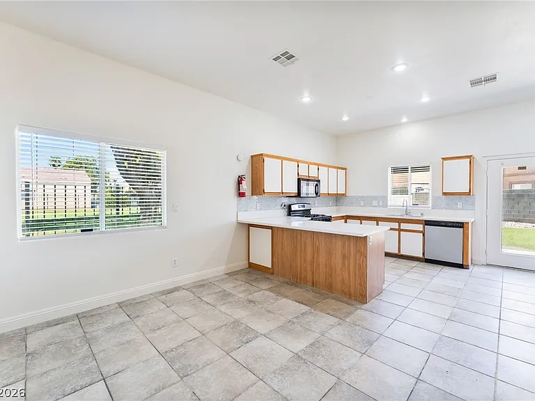 1652 Wendell Williams Ave — Photo 10