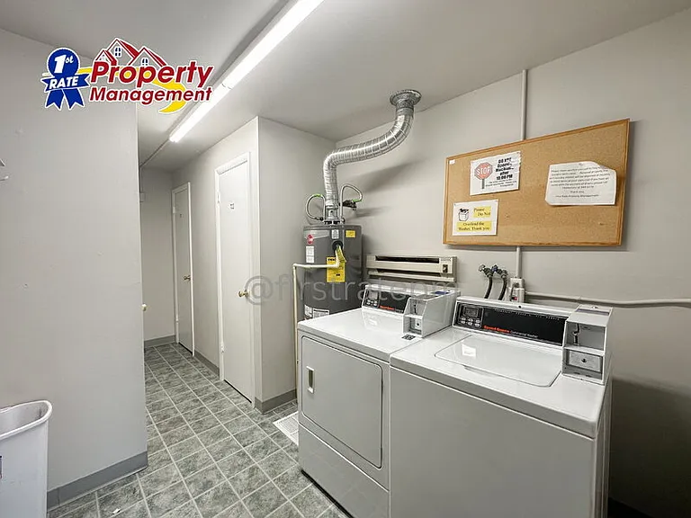 733 W Belmont St — Photo 22