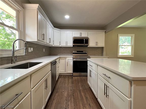 5th image of 3842 Faith Ave