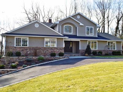 25 Peach Dr, East Hills, NY, 11576