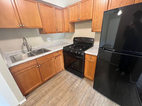 5th image of 9S025 Lake Dr APT 105