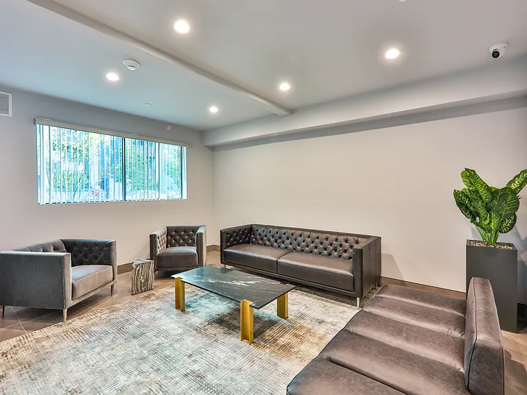 900 N Wilcox Ave #105 — Photo 46