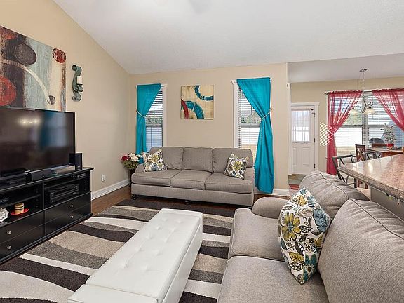 5th image of 32 Autumns Wood Dr