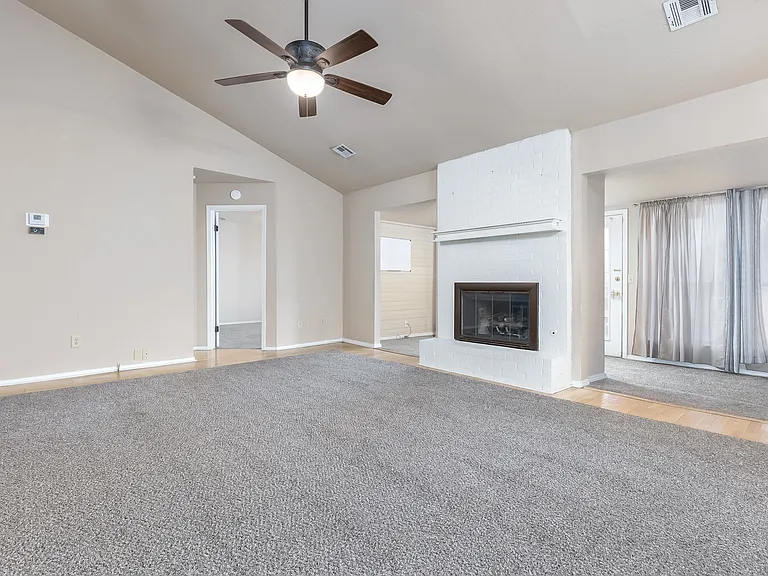 10304 Southridge Ter — Photo 2