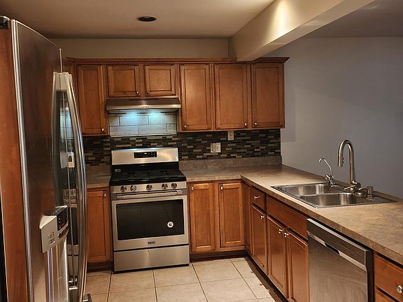 2nd image of 10067 Adams St