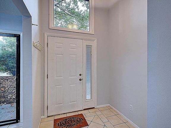 3rd image of 115 Beechnut St APT I8