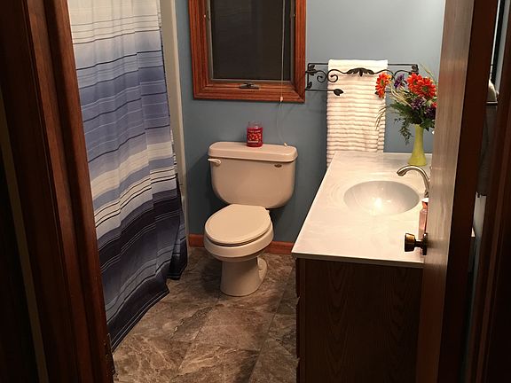 4th image of 1309 N Douglas St