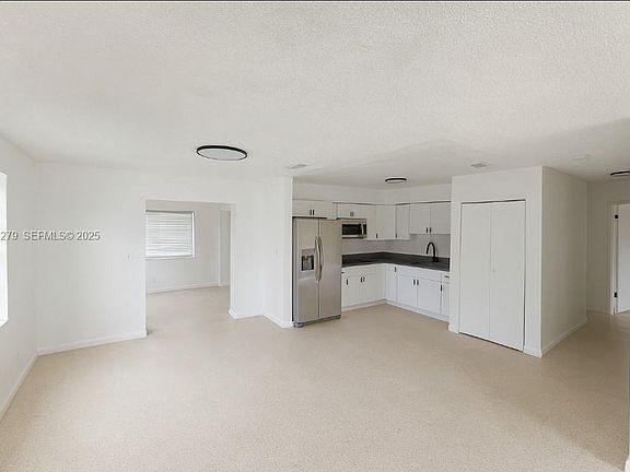 3rd image of 141 W 31st St