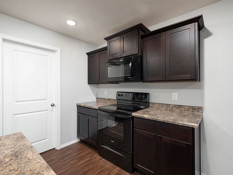 331A W Summit St — Photo 11