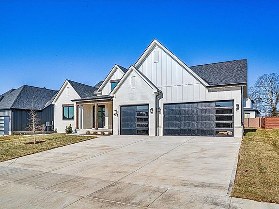 2nd image of 741 Azalea Ln