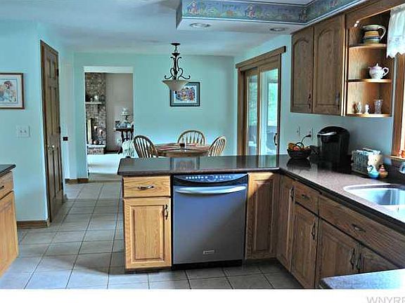 3rd image of 2094 Pineview Ct
