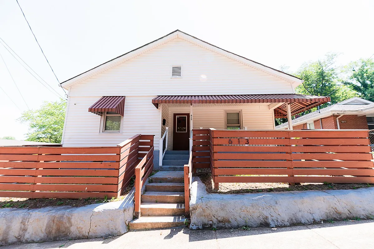 Building Photo - 613 N Jackson Ave