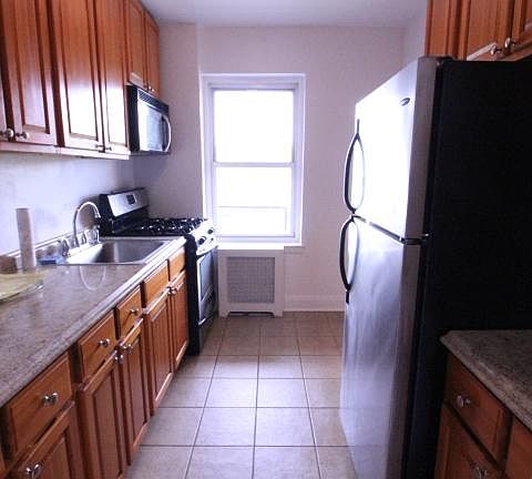 3rd image of 440 Warburton Ave APT 6D