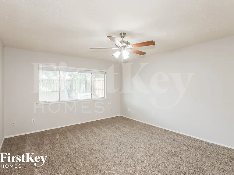 13323 Oak Ledge Dr — Photo 8