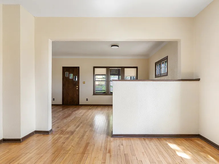 1053 Westminster St — Photo 8