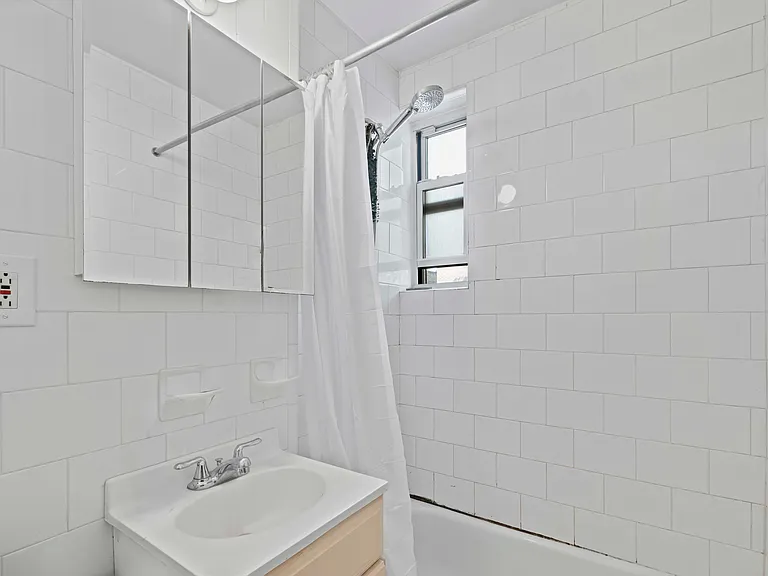 235 E 27th St #4B — Photo 5