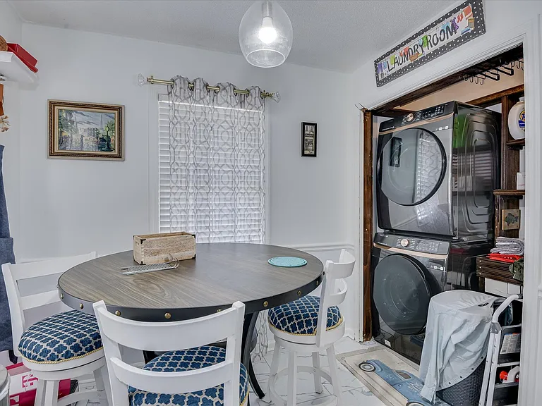 3648 Jamaica Dr — Photo 9