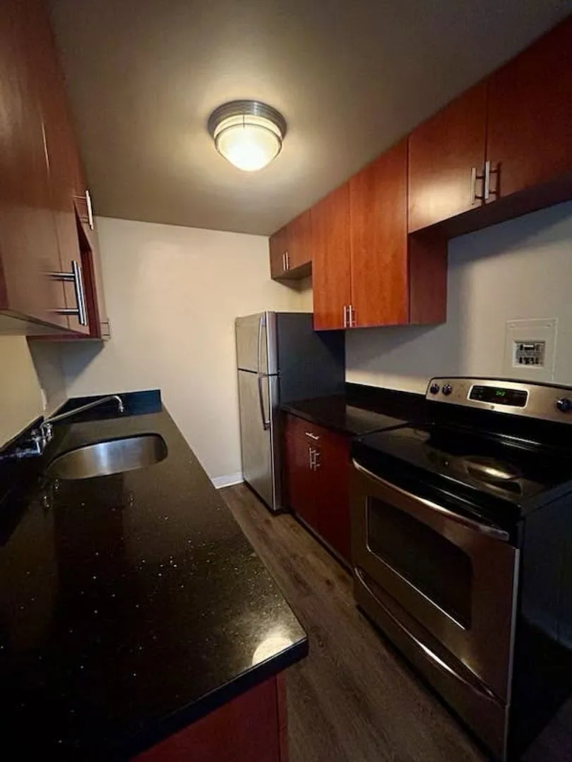 The Summit Apartments — Photo 2