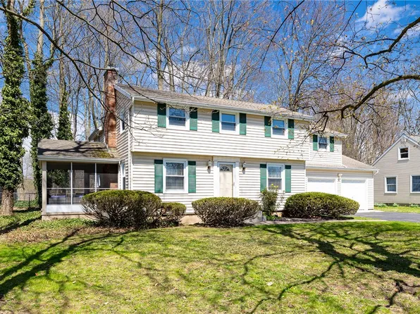 30 Viennawood Dr, Rochester, NY 14618